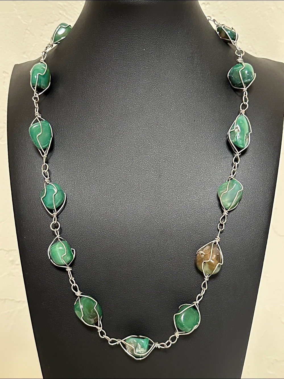 Vintage Wire Wrapped Green Agate Semi-precious Stone Silver Tone Necklace